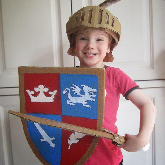 costum pentru cavalerul copilului